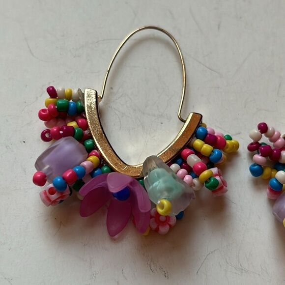 Gold tone pink seed bead fringed elongated hoop funky statement fashion earrings - Picture 2 of 5